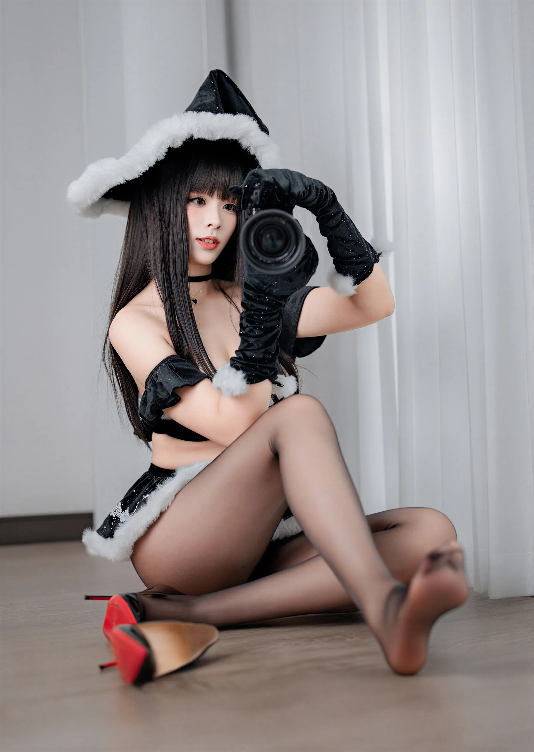 轩萧学姐 黑魔女圣诞 41P - 第19张写真大图