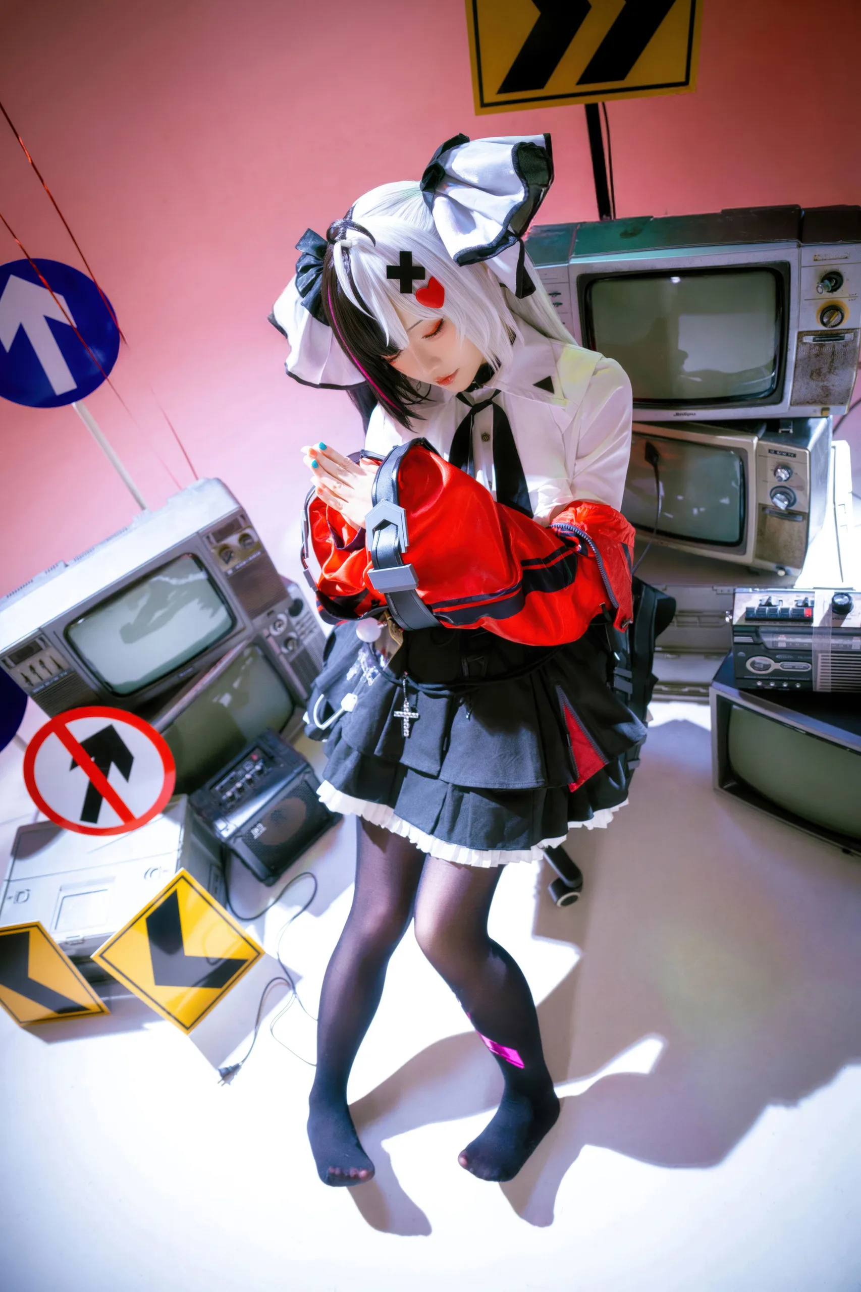 星之迟迟 26年6月计划 异环 安魂曲原皮+同人 - 第1张写真大图
