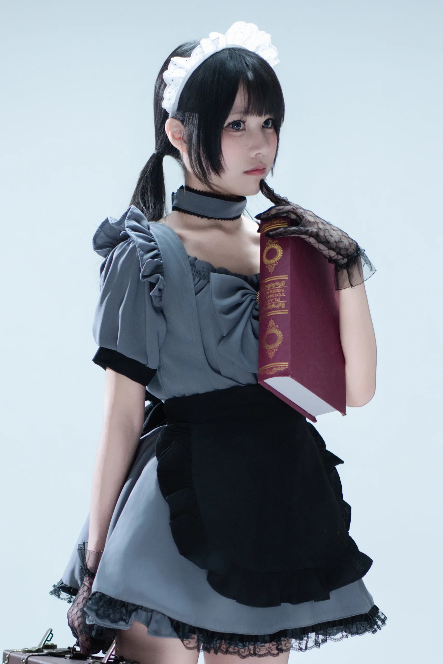 清水凪 手提箱与灰色女仆 - 第12张写真大图