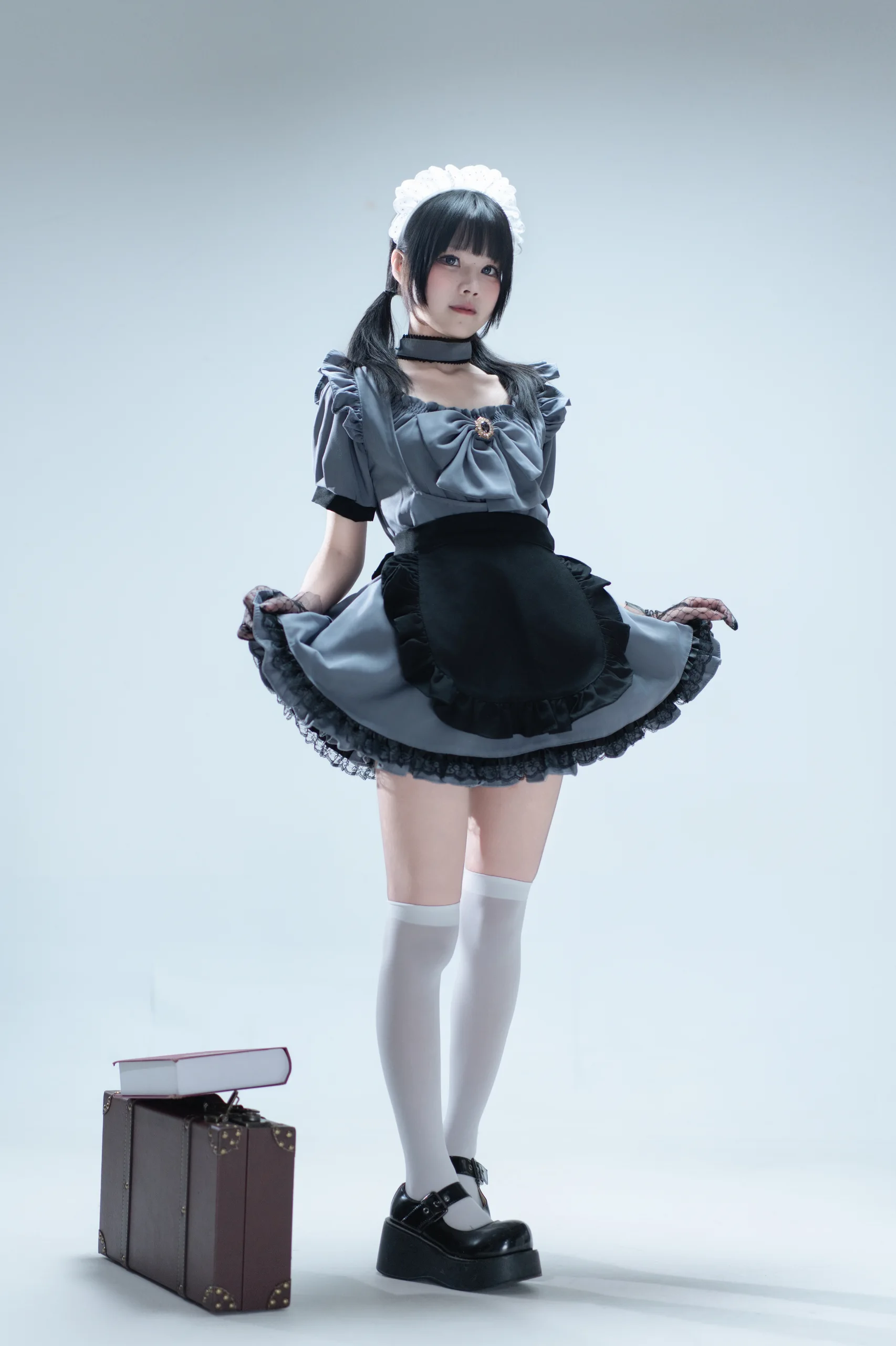 清水凪 手提箱与灰色女仆 - 第29张写真大图