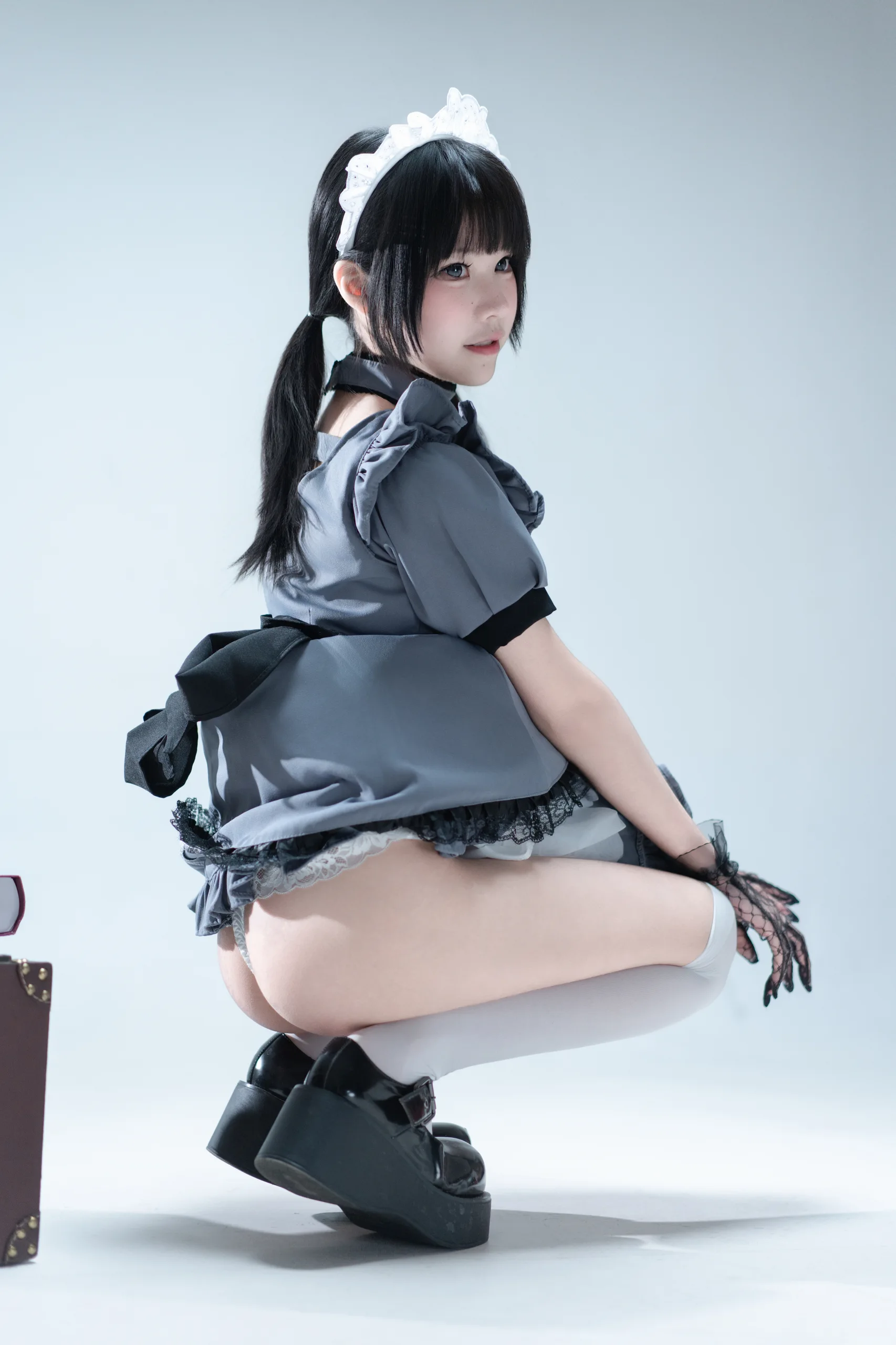 清水凪 手提箱与灰色女仆 - 第49张写真大图