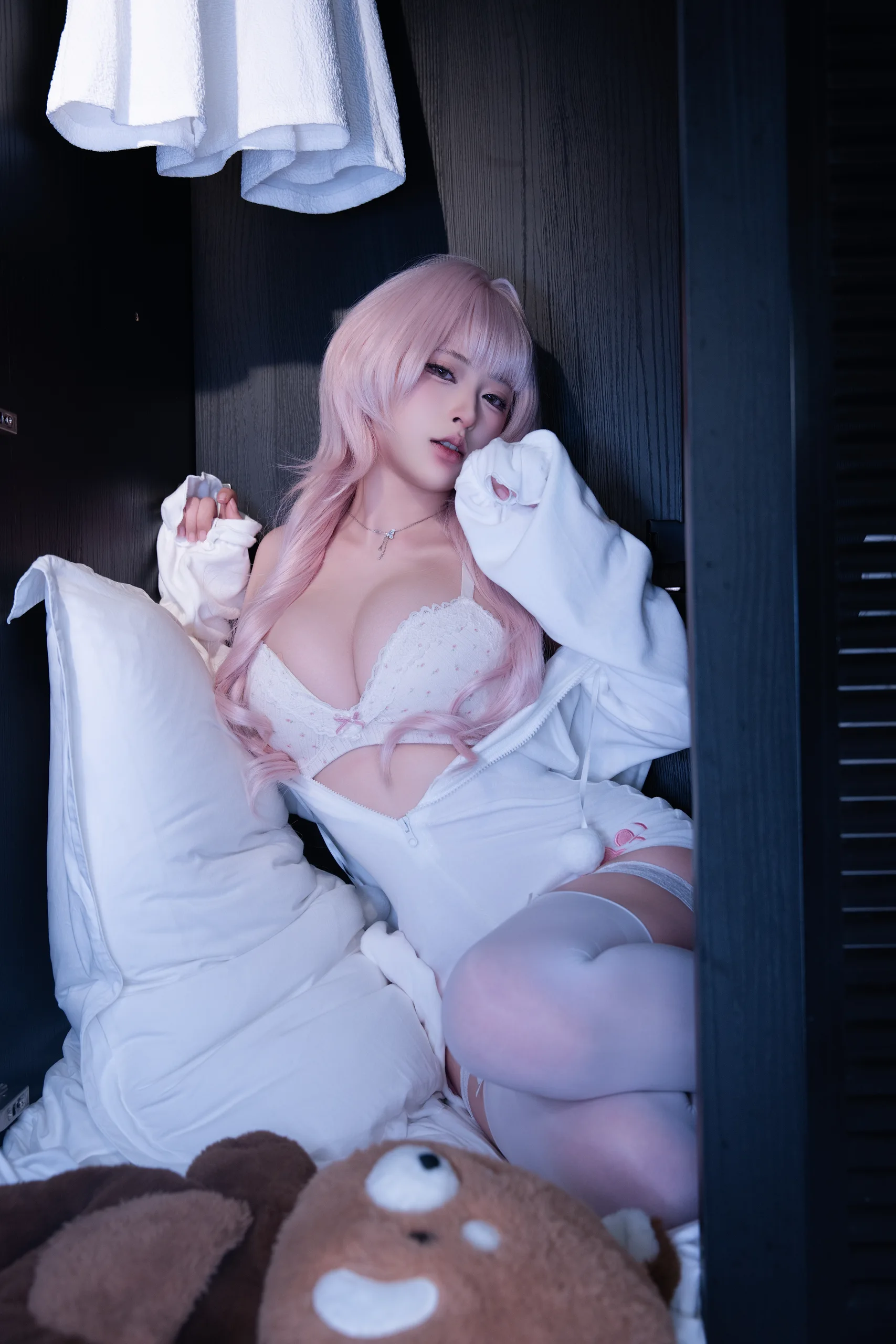 清水由乃 衣柜里的兔子 - 第30张写真大图