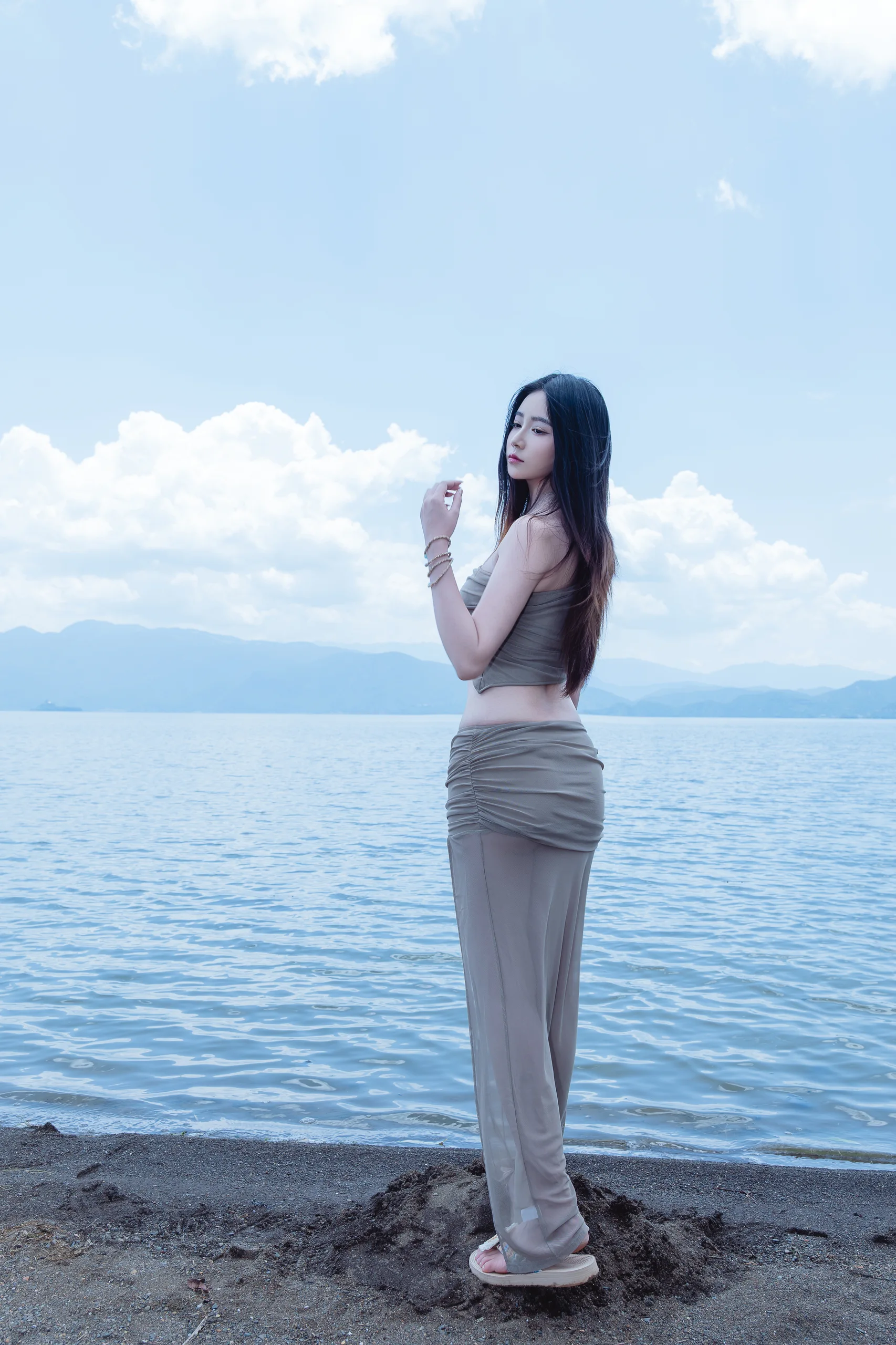年年nnian 妩 80P - 第6张写真大图