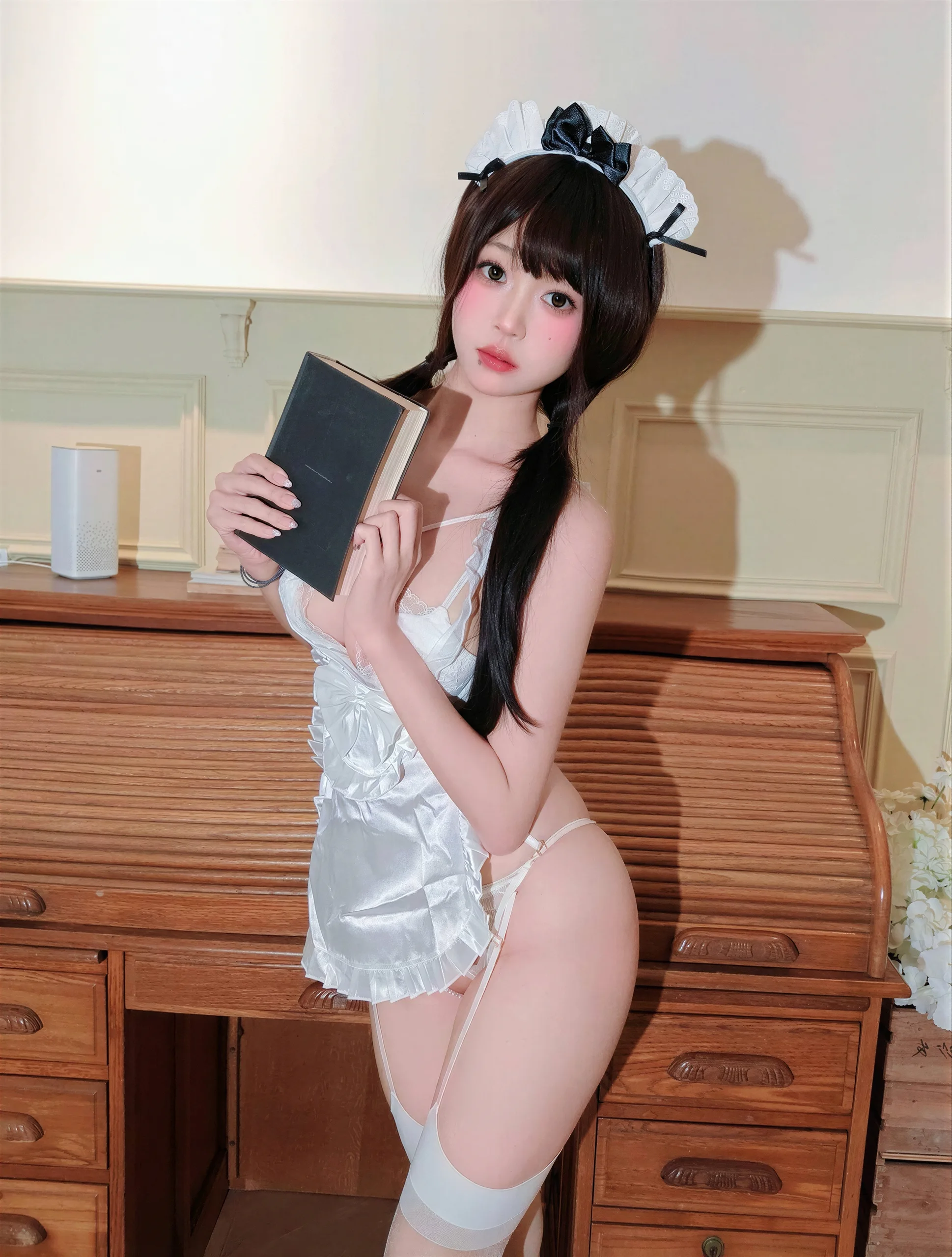 麻薯好吃 白蕾丝女仆 52P (2) - 第33张写真大图