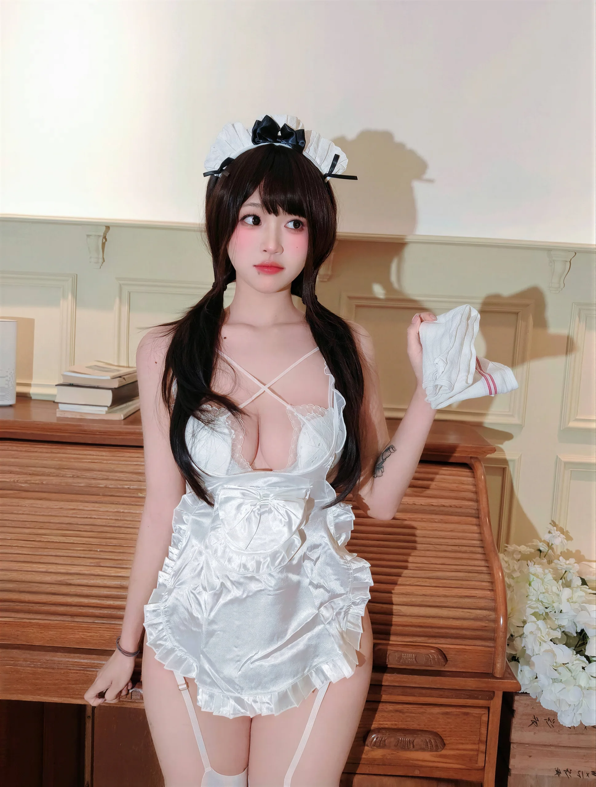 麻薯好吃 白蕾丝女仆 52P (2) - 第37张写真大图