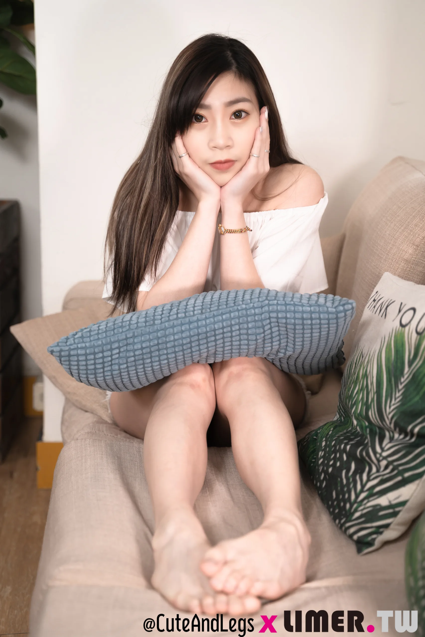 Limerence Quintina 甜心女友的小白鞋黑色丝袜脚 132P1V 2 43GB - 第11张写真大图