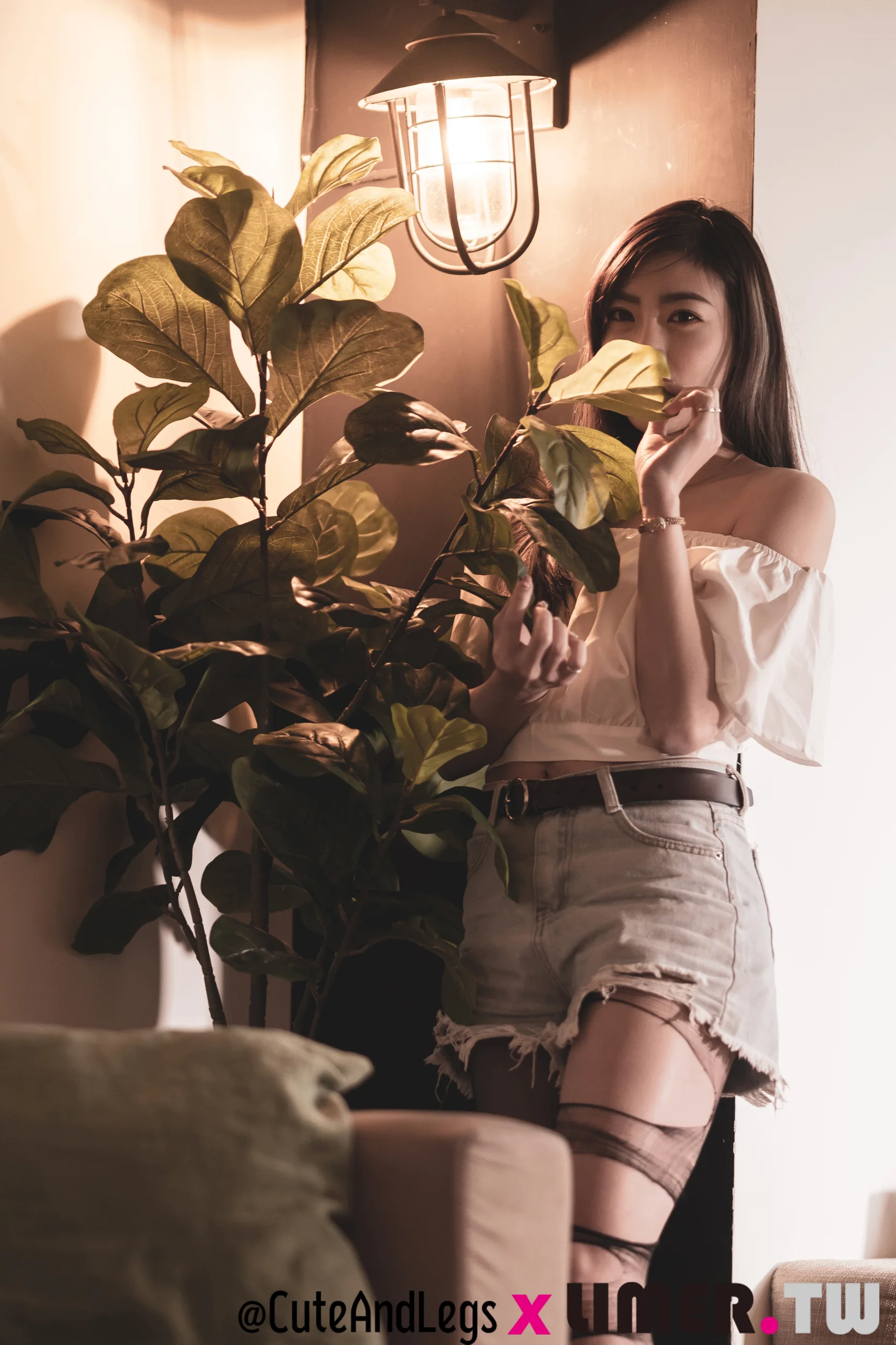 Limerence Quintina 甜心女友的小白鞋黑色丝袜脚 132P1V 2 43GB - 第125张写真大图