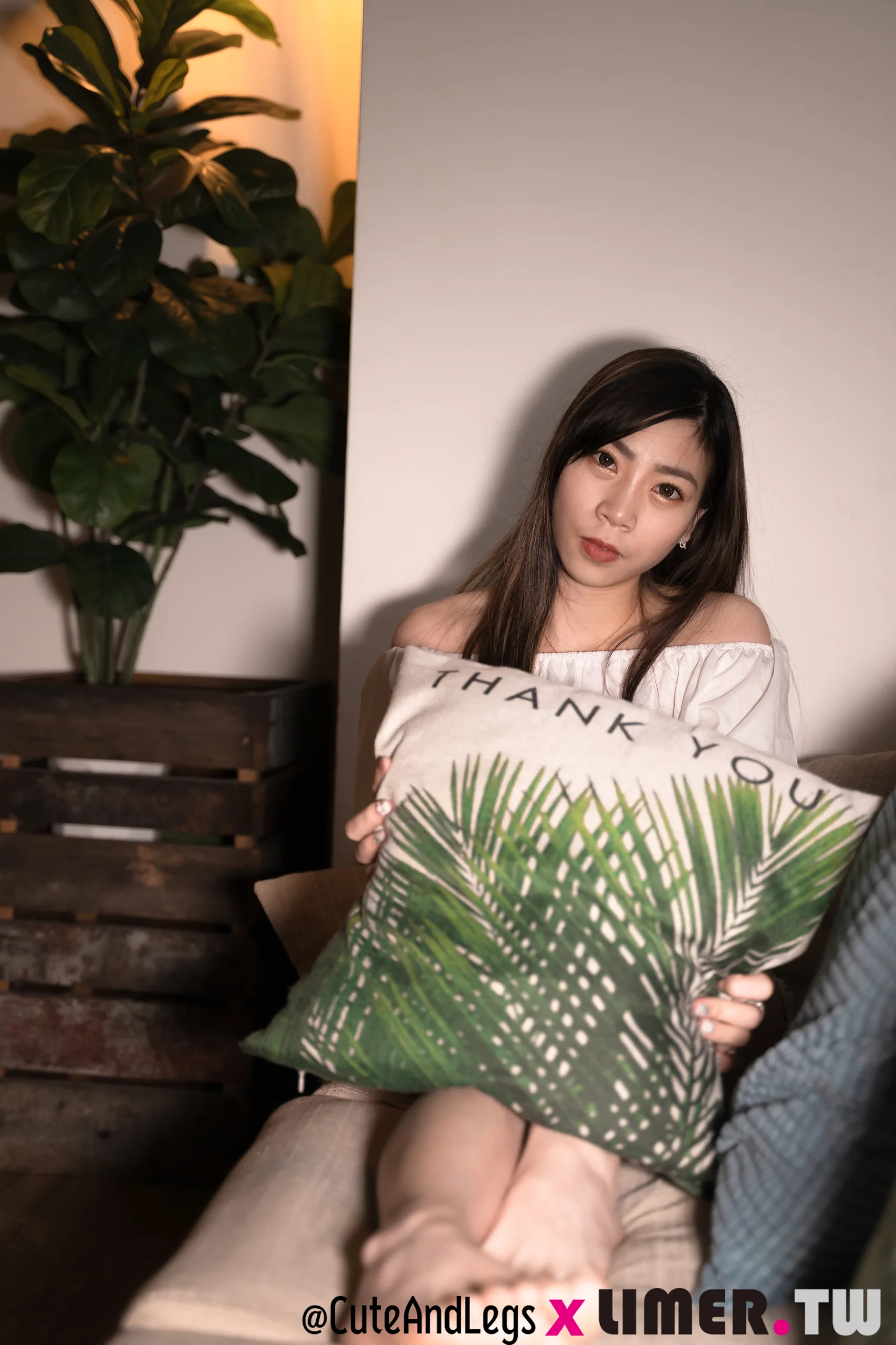 Limerence Quintina 甜心女友的小白鞋黑色丝袜脚 132P1V 2 43GB - 第20张写真大图