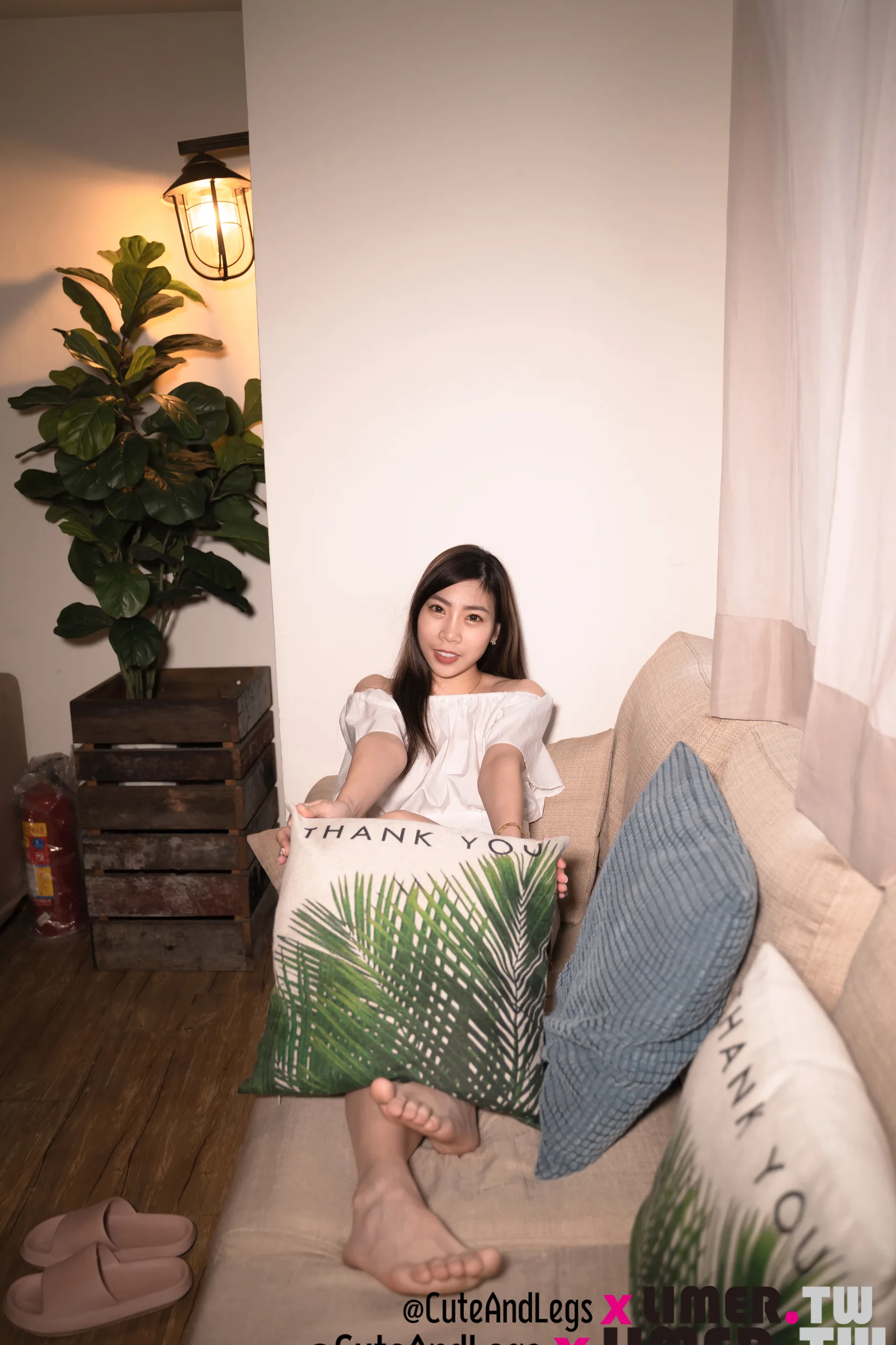 Limerence Quintina 甜心女友的小白鞋黑色丝袜脚 132P1V 2 43GB - 第21张写真大图