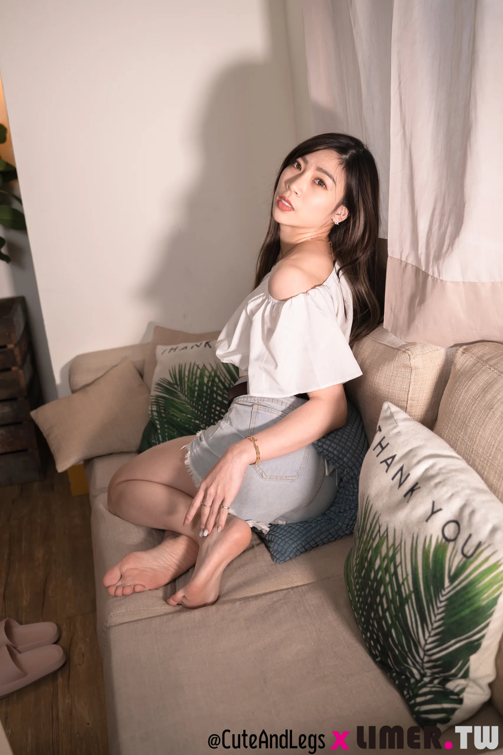 Limerence Quintina 甜心女友的小白鞋黑色丝袜脚 132P1V 2 43GB - 第33张写真大图