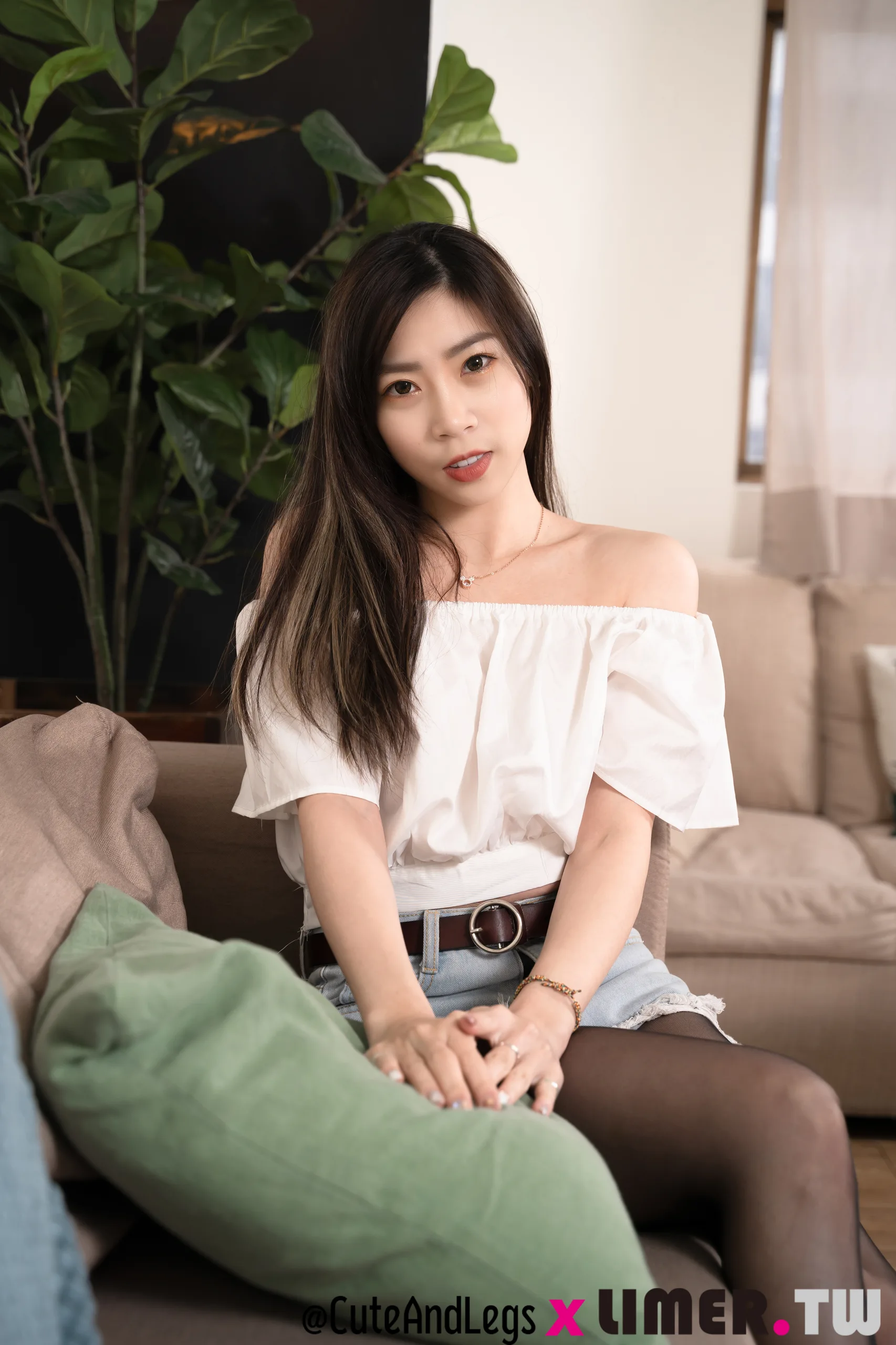 Limerence Quintina 甜心女友的小白鞋黑色丝袜脚 132P1V 2 43GB - 第67张写真大图