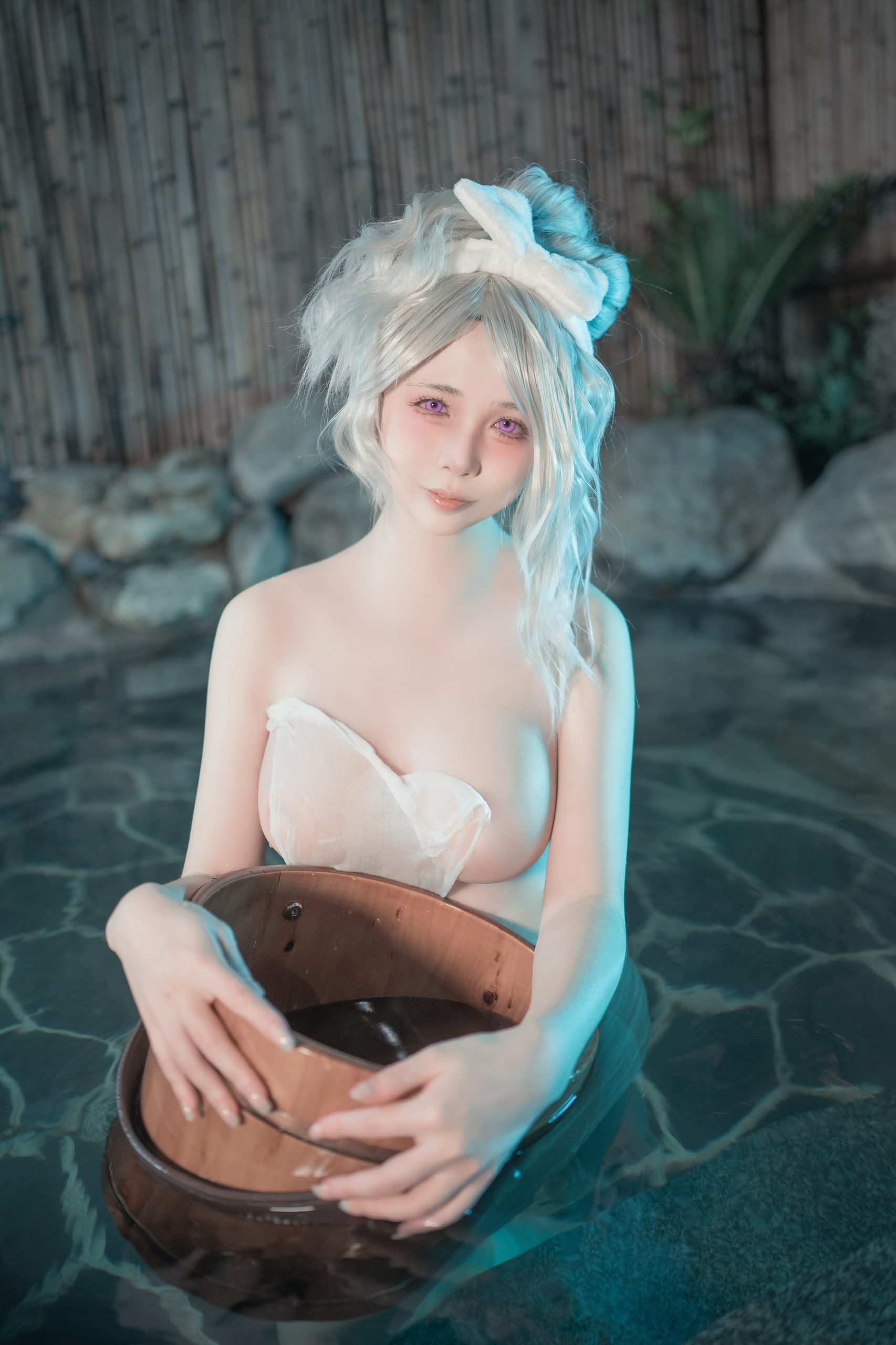 温泉写真版不想起床COS正片：夏鸽鸽神髓还原呈现 - 第9张写真大图
